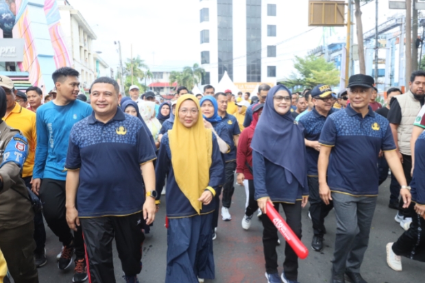31 Ribu Warga Tumpah Ruah Ikuti Jalan Santai HUT Kota Makassar di Losari