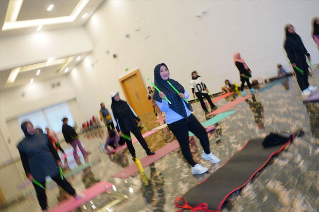 Dharma Wanita Kemenkum Sulsel Ajak Anggota Hidup Sehat Lewat Senam Poundfit