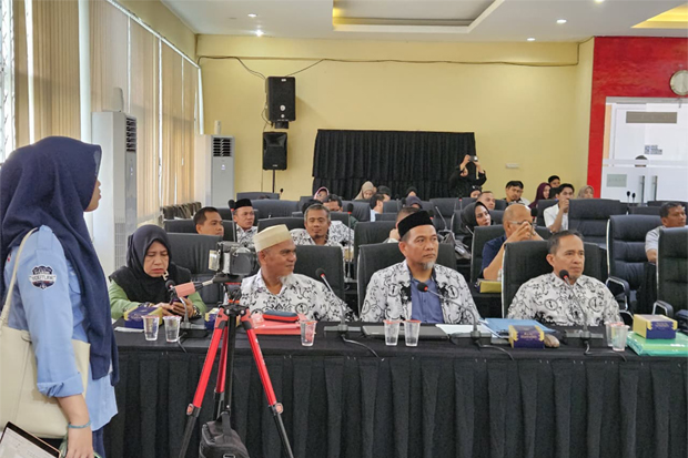 RDP DPRD Sulsel, Guru asal Luwu Utara Mengajar Setahun Tanpa Gaji, Lalu Dipecat