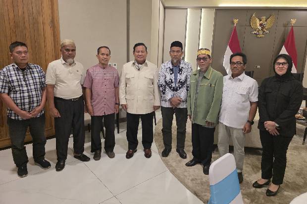 Difasilitasi Fraksi Gerindra, Dua Guru Dizalimi Asal Luwu Utara Terima Rehabilitasi dari Presiden Prabowo