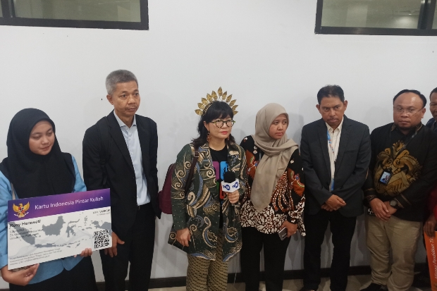 Hadir di PNUP, Prof Stella Ajak Penerima KIP-K dan ADik Kembangkan Riset Mindset