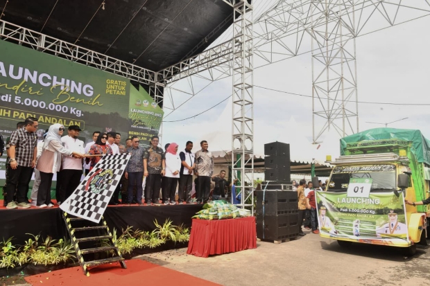 Luncurkan Mandiri Benih Padi, Gubernur Salurkan 5 Juta Kg untuk Petani