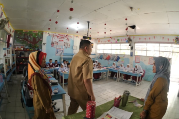 Sidak ke SD Inpres IKIP, Wali Kota Munafri Nostalgia Masa Kecil