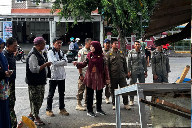 Wujudkan Pasar Tertib, Pemerintah Tindak Lapak yang Langgar di Ruas Jalan Terong