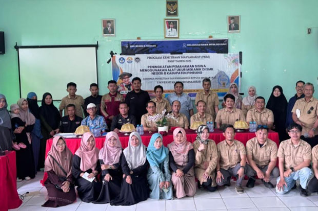 Dosen PTM FT UNM Gelar Pelatihan Keterampilan Pengelasan di SMKN 8 Pinrang