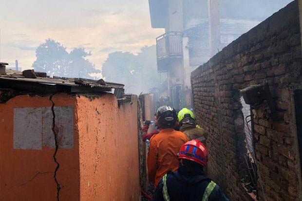 BPBD Makassar Turun Tangani Kebakaran Akibat Tawuran di Pannampu