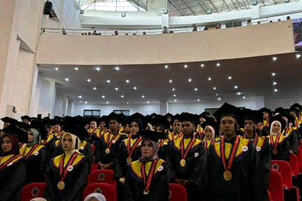 PNUP Kukuhkan 500 Wisudawan Lulusan Diploma III dan Sarjana Terapan
