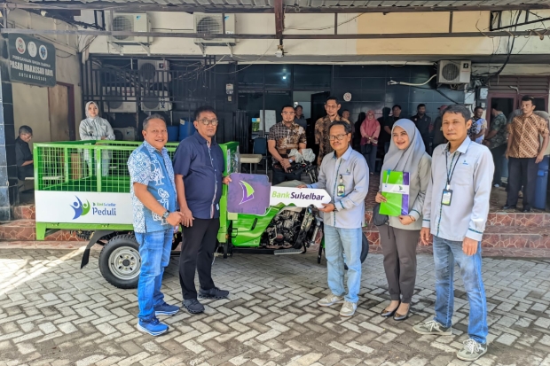 Perumda Pasar Makassar Dapat Dukungan Armada dan Seragam Baru dari Bank Sulselbar