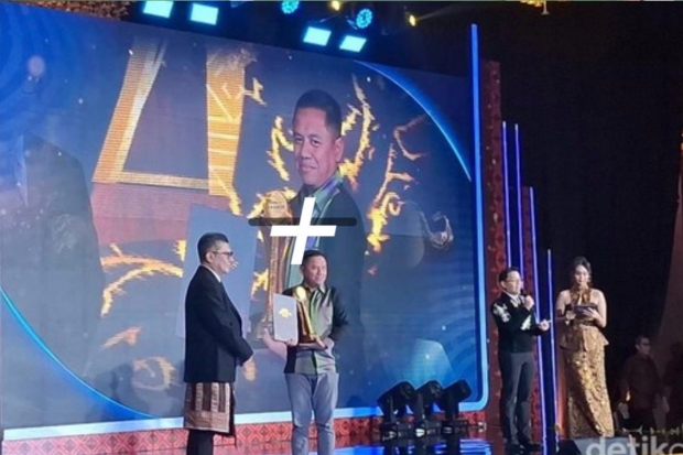 Amran Sulaiman Raih Penghargaan Tokoh Transformasi Pertanian Modern