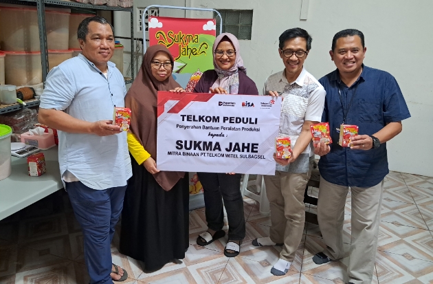Dukung UMKM Naik Kelas, Dirut Telkom Serahkan Bantuan Peralatan ke Sukma Jahe di Makassar