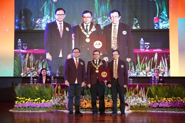 Dr Elia Ardyan Dilantik sebagai Campus Director UC Makassar