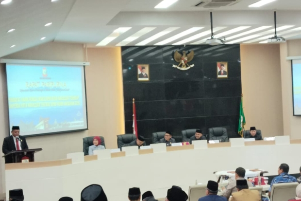 Ranperda APBD 2026 Disetujui, DPRD Makassar Garis Bawahi Penurunan Target PAD