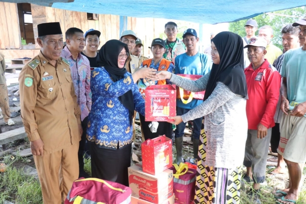 Wabup Lutim Tinjau Lokasi Bencana Angin Kencang yang Rusak 25 Rumah di Angkona