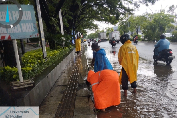 Dinas PU Makassar Terjunkan 40 Satgas Drainase di Dua Titik Rawan Banjir