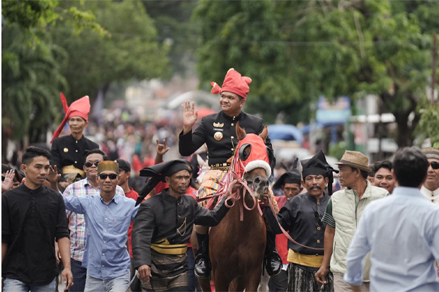 Kirab Budaya, Bupati Bantaeng Bersama Raja-raja Nusantara Tunggangi Kuda Menuju Pantai Seruni