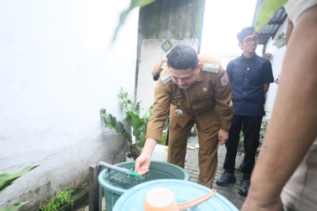 Air Bersih Mengalir Lagi, Janji Wali Kota Munafri Terwujud di Jalan Titang