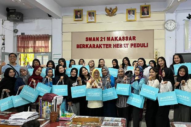 CitraCosmetic & Skintific Gelar Beauty Class Spesial untuk Guru SMA 21 Makassar