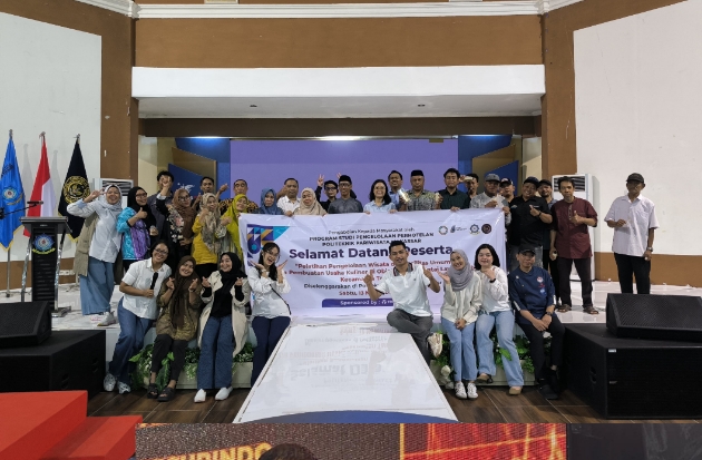 Poltekpar Makassar Latih Pengelolaan Wisata dan Kuliner di Pantai Layar Putih