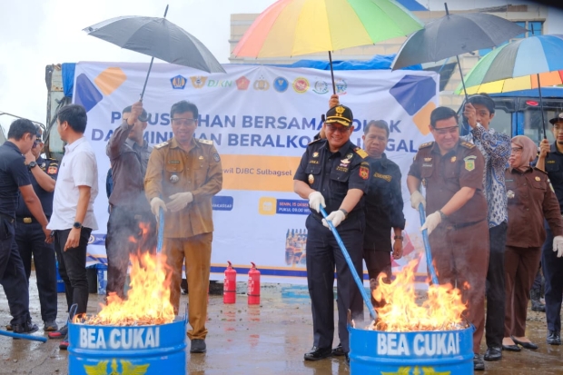 Bea Cukai Musnahkan Rokok dan MMEA Ilegal Senilai Rp2,8 Miliar