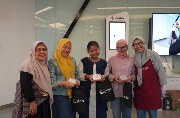 Jelang Hari Ibu, Indibiz KTI Gelar Baking Class untuk Perempuan Makassar
