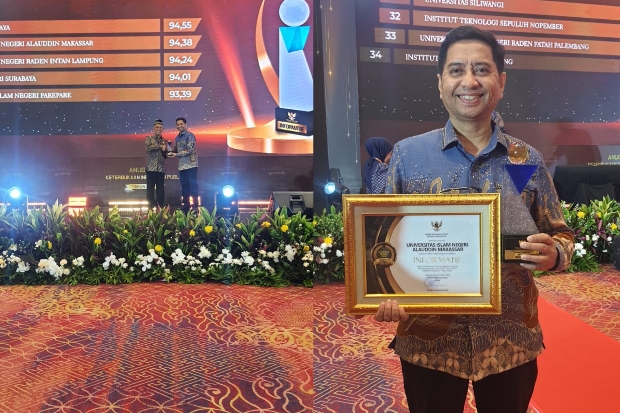 Perdana, UIN Alauddin Makassar Diberi Predikat Badan Publik Informatif oleh KI