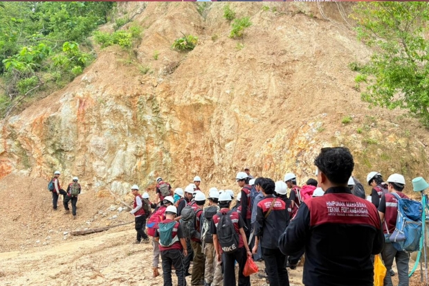 Mahasiswa Pertambangan Nobel Indonesia Belajar Petrologi dan Geologi di 3 Lokasi