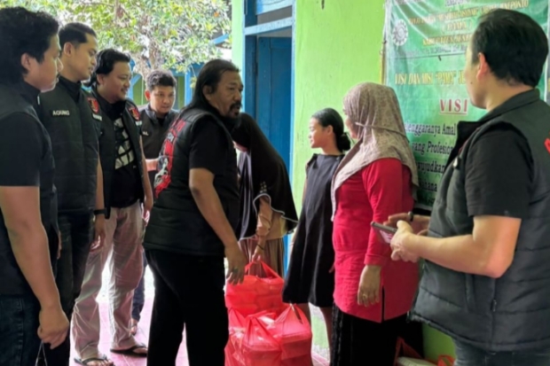 Tak Hanya Berburu Penjahat, Pegasus Resmob Jeneponto Juga Berburu Pahala dengan Berbagi