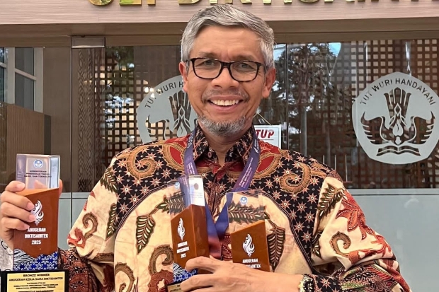 Unhas Berhasil Borong 5 Penghargaan Anugrah Diktisaintek 2025