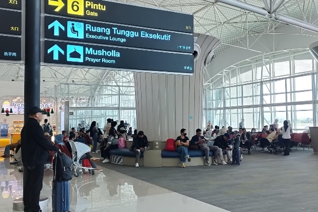 Arus Penumpang Nataru di Bandara Sultan Hasanuddin Menurun