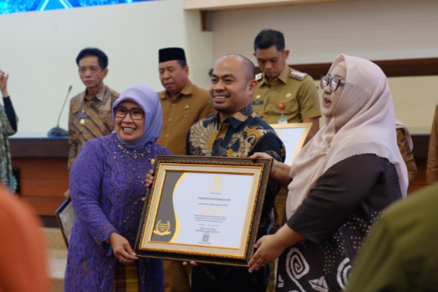 Pemkot Makassar Raih Predikat Informatif Anugerah Keterbukaan Informasi Publik 2025