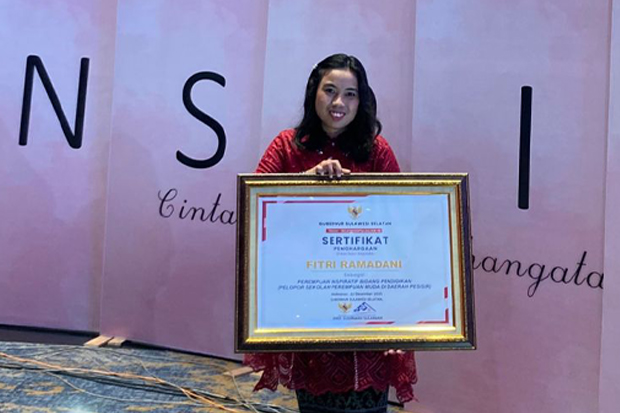 Fitri Ramadani, Perempuan Muda dari Pulau Sabutung Raih Penghargaan Perempuan Inspiratif Sulsel 2025