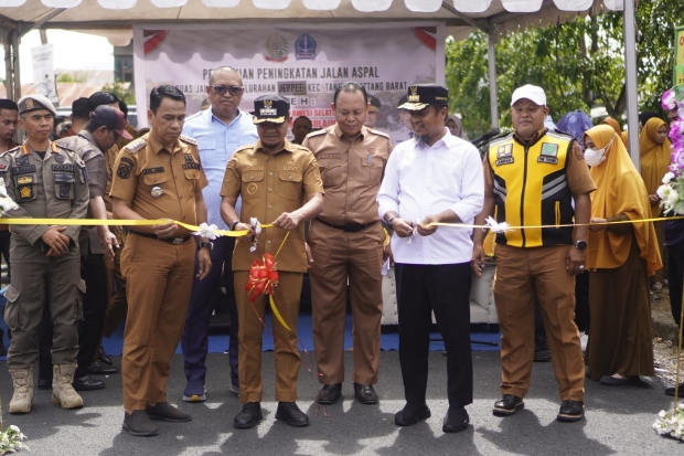 Nostalgia, Gubernur dan Bupati Bone Resmikan Aspal Ruas Jalan di Kota Watampone