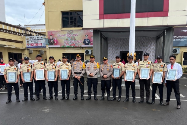 Bantu Ungkap Kasus Pencurian Motor, Satpam Unhas Dapat Penghargaan