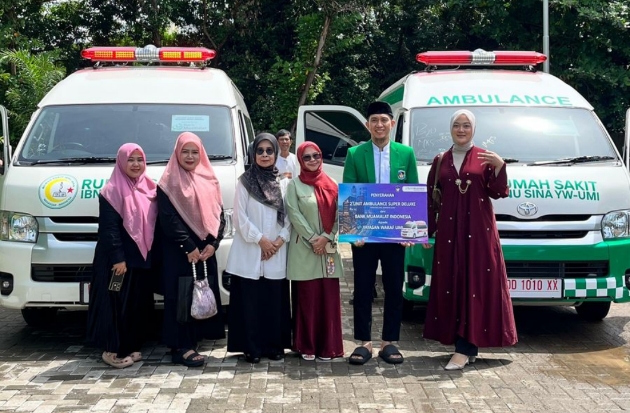 Bank Muamalat Serahkan Dua Unit Ambulans untuk RS Ibnu Sina YW UMI