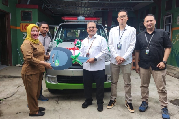 PT Pegadaian Serahkan Bantuan Ambulans untuk Puskesmas Perawatan Saleman