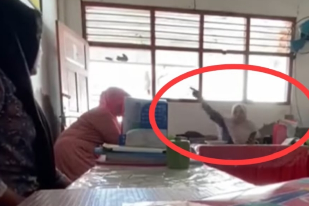 Viral Guru Honorer di Jeneponto Dipecat, Diduga Diganti Adik Kepsek yang Lolos PPPK