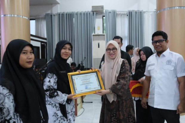 Bupati Gowa Serahkan Penghargaan bagi Guru Berprestasi