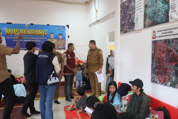 Wali Kota Makassar Jamin Suplai Logistik dan Layanan Kesehatan Pengungsi Banjir