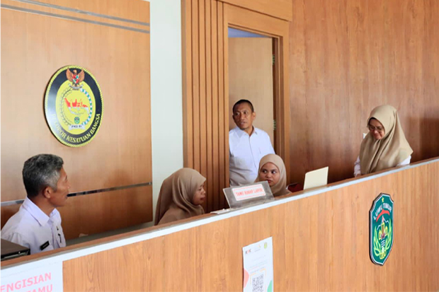 Bupati Irwan Sidak Sejumlah OPD Lutim, Tegaskan Kepatuhan Jam Kerja