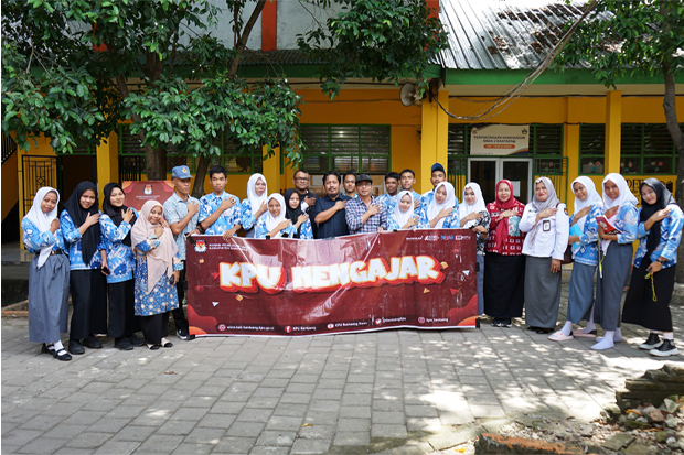 KPU Mengajar di SMA Negeri 2 Bantaeng, Tanamkan Pemahaman Asas Pemilu Generasi Muda