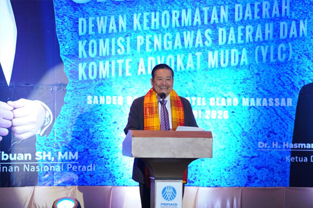 Otto Hasibuan Lantik 500 Pengurus Peradi Makassar, Begini Pesannya