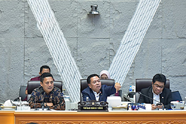 Komisi V DPR RI Minta KNKT Investigasi Jatuhnya Pesawat ATR IAT di Maros