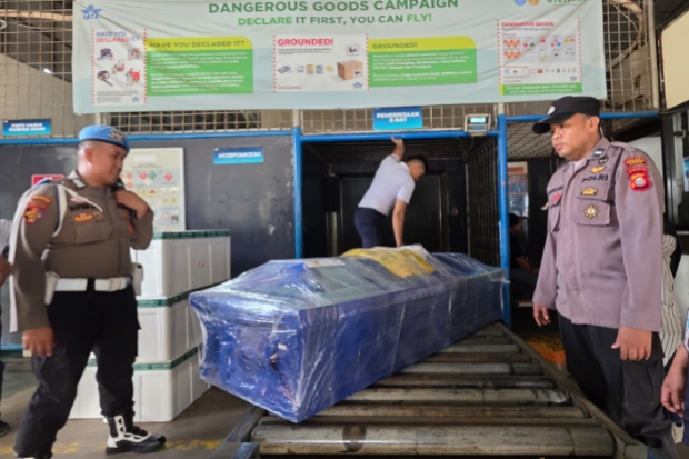 Jenazah Esther Aprilita Korban ATR 42-500 Diberangkatkan ke Jakarta Malam Ini