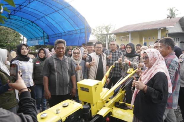 Pemkab Gowa Salurkan Alsintan Kementan untuk Perkuat Swasembada Pangan