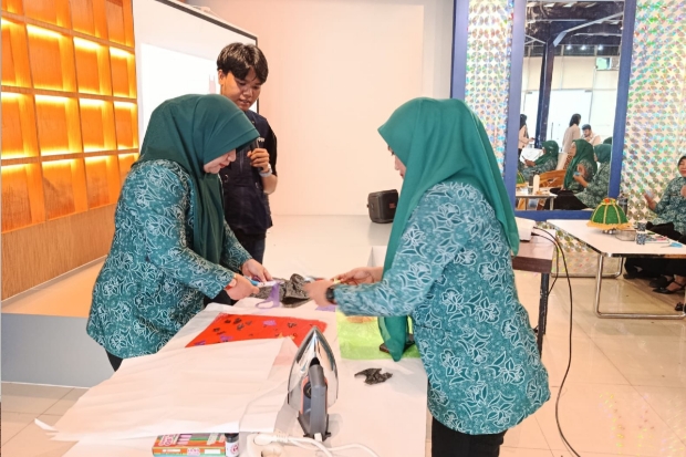 Kalla Institute Berdayakan Ibu Rumah Tangga Kelola Limbah Plastik Berbasis Ekonomi Sirkular