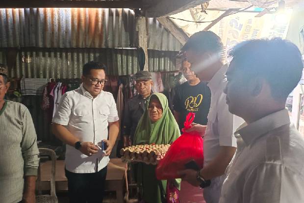 HUT ke-18 Tahun, Gerindra Sulsel Rayakan dengan Mengetuk Pintu Warga Tak Mampu di Karuwisi