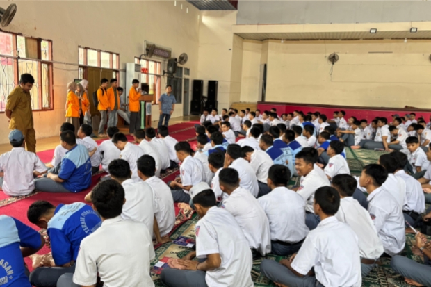 Prodi Rekayasa Industri UNM Sosialisasi Jalur Masuk dan Beasiswa di SMKN 2 Makassar