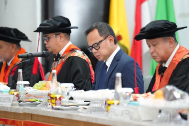 Wamendagri Jadi Penguji Eksternal Promosi Doktor Bupati Maros