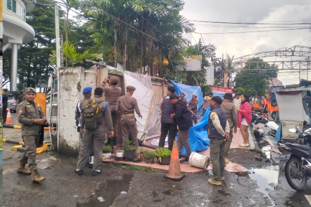 Tak Hanya Tertibkan, Pemkot Makassar Siapkan Sentra untuk PKL