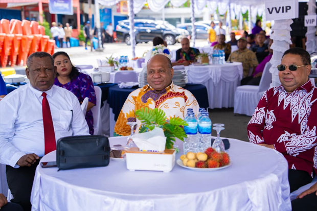 Gubernur Fakhiri Dukung Pembangunan Kantor Klasis Port Numbay dengan Bantuan Rp3 Miliar